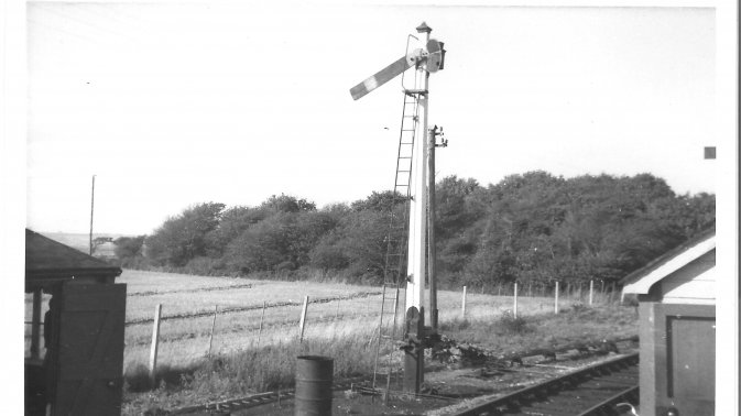 Hayling Island bay starter signal in off position